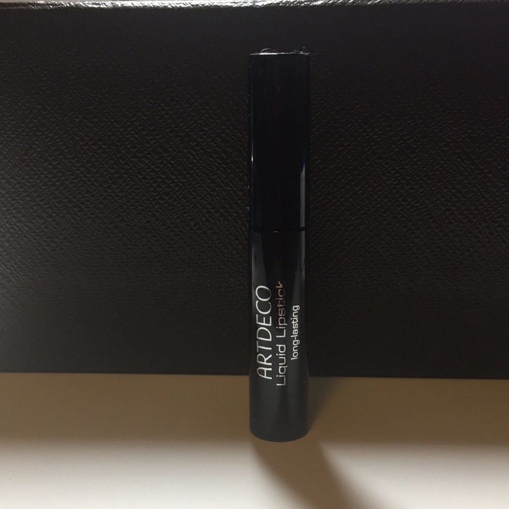 ARTDECO Liquid Lipstick in Iconic Red (08)